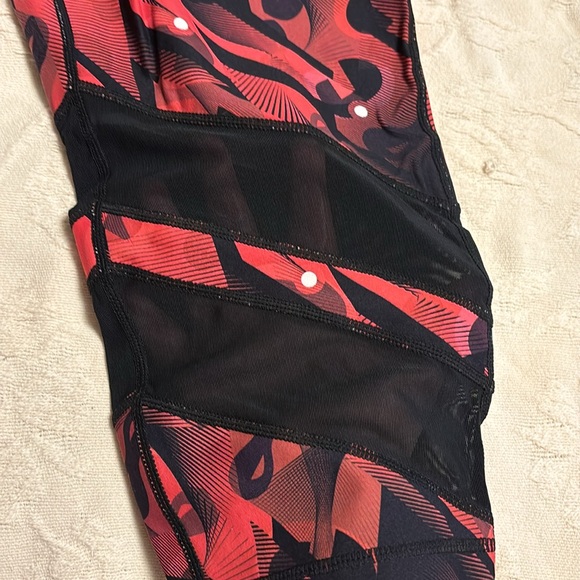 Disney The Incredibles Capri Leggings Size 2X - Picture 3 of 7